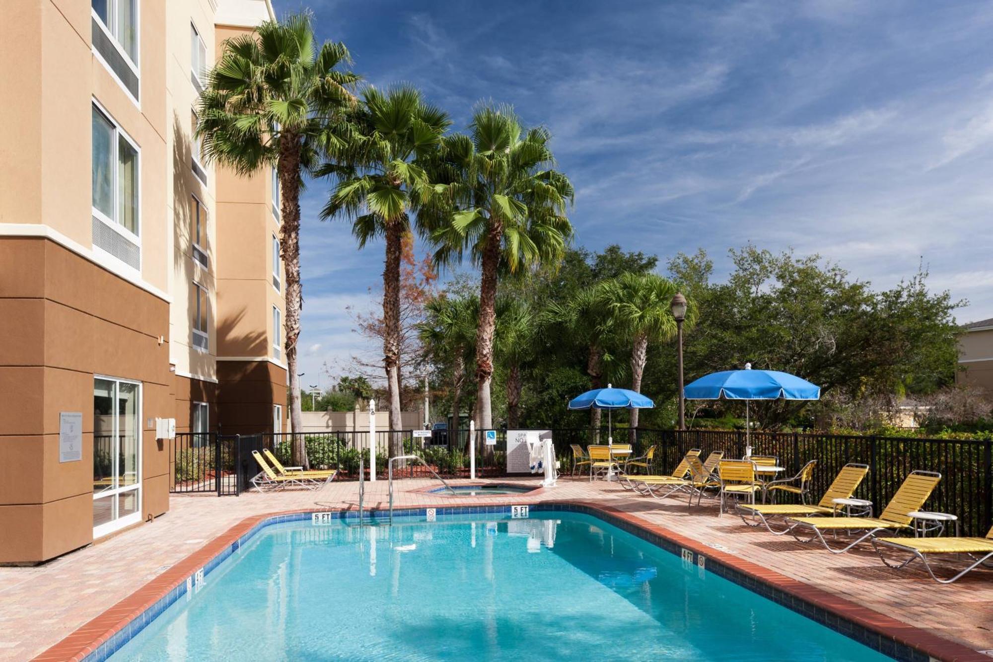 Fairfield Inn & Suites Jacksonville Butler Boulevard Bagian luar foto