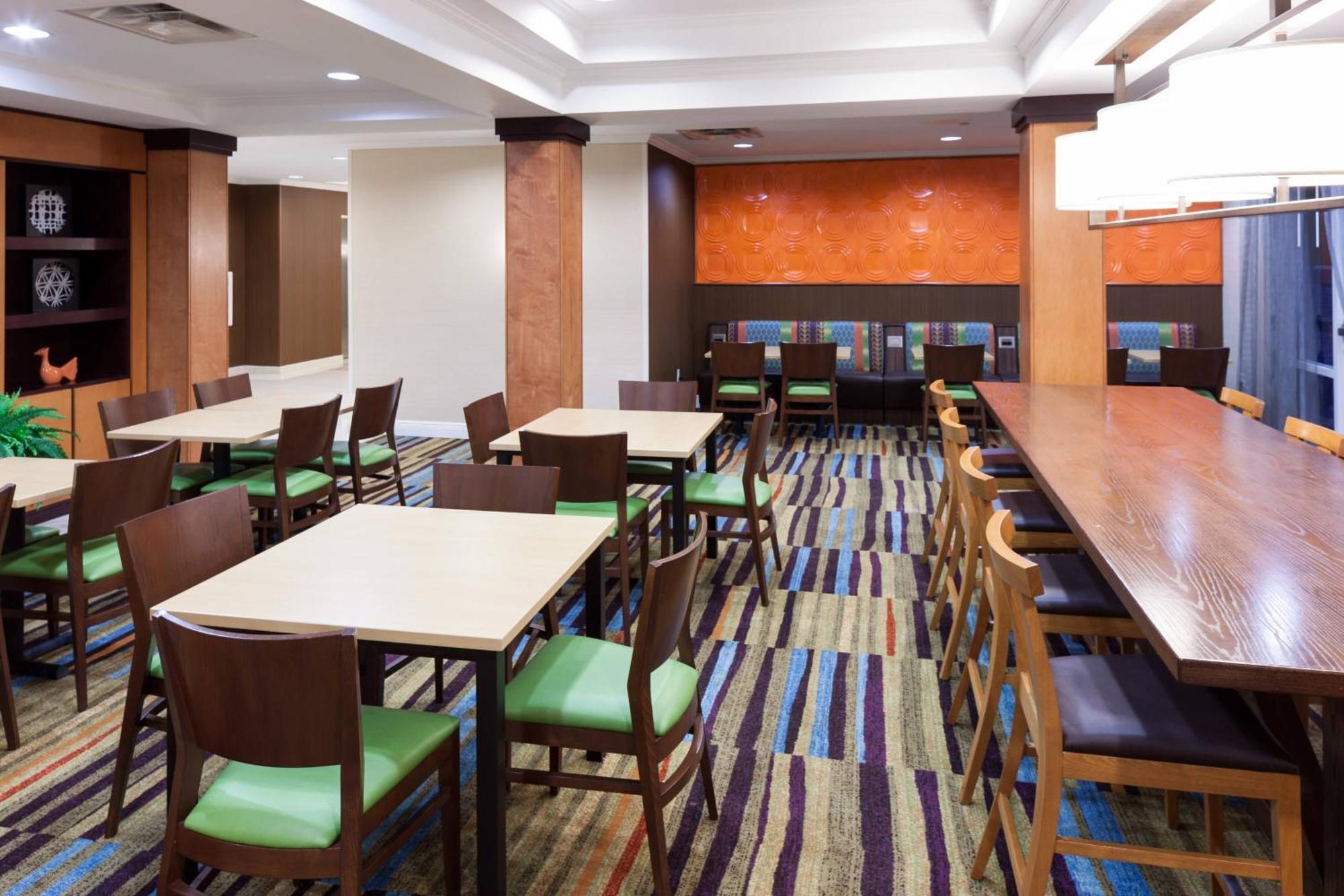 Fairfield Inn & Suites Jacksonville Butler Boulevard Bagian luar foto