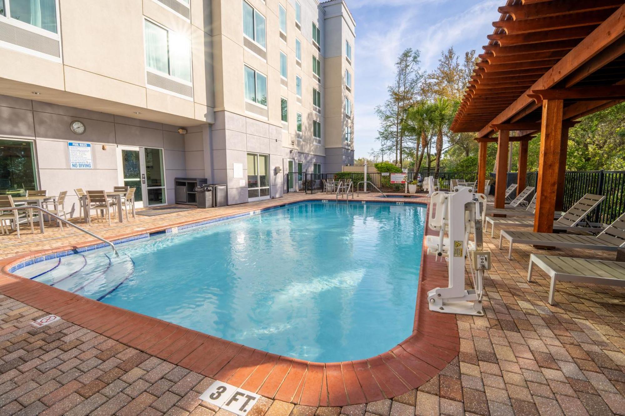 Fairfield Inn & Suites Jacksonville Butler Boulevard Bagian luar foto