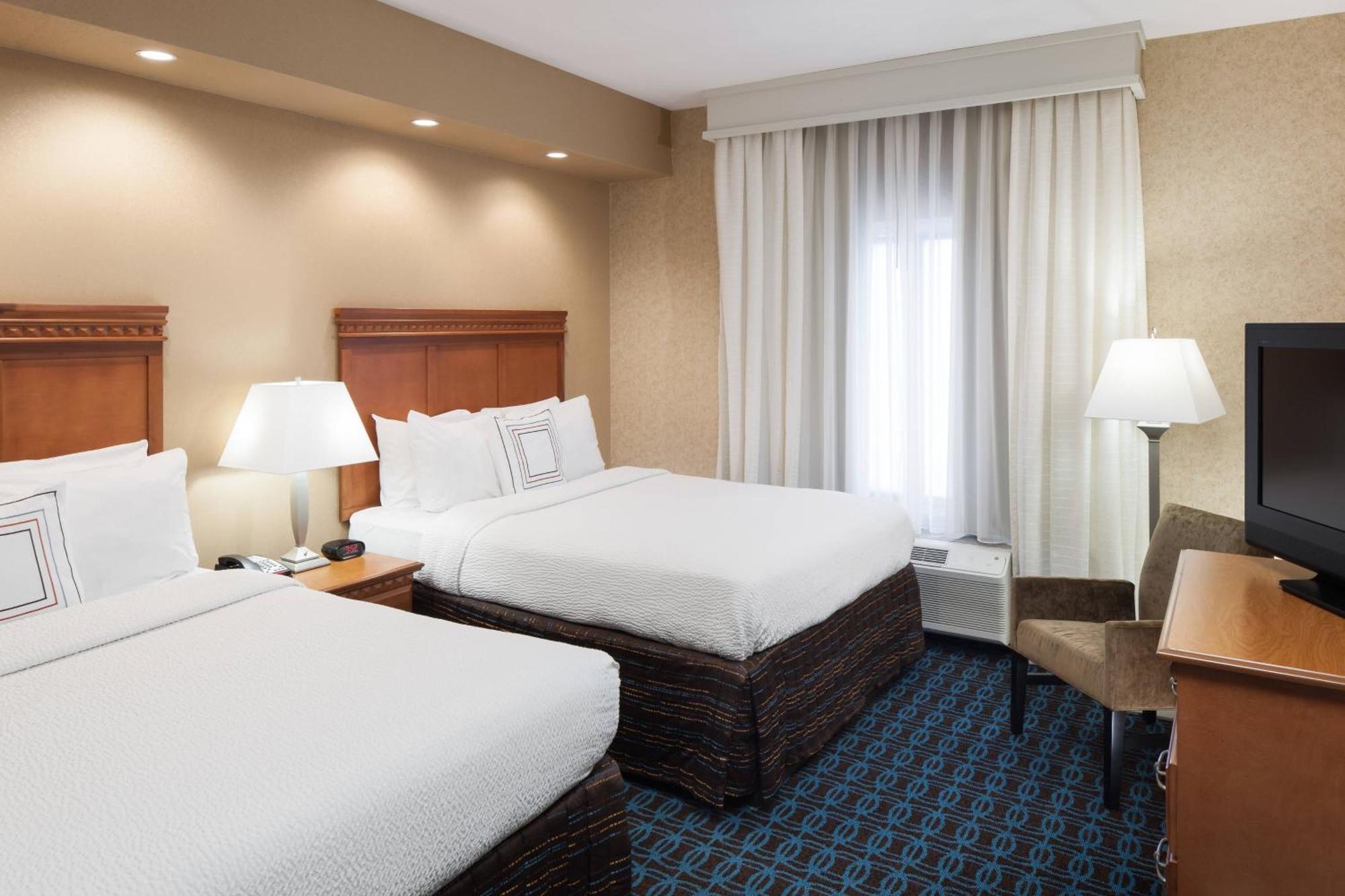 Fairfield Inn & Suites Jacksonville Butler Boulevard Bagian luar foto